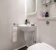 Toilet Kamar 6 Charming Ensuite Rooms in Coventry