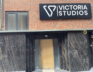 Bên ngoài 2 Victoria Studios