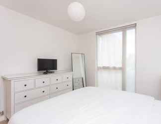 Kamar Tidur 2 Fantastic 1 Bedroom Apartment in East London With Balcony