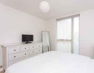 Bedroom 2 Fantastic 1 Bedroom Apartment in East London With Balcony