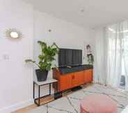 Phòng ngủ 6 Fantastic 1 Bedroom Apartment in East London With Balcony