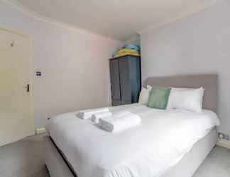 Bedroom 2 Cosy 1 Bedroom Apartment in North Maida Vale