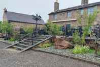 Exterior 2-bed Apartment Near Buxton Outstanding Location