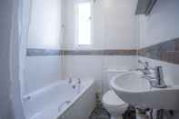 In-room Bathroom Langland Road - 2 Bedroom Town House