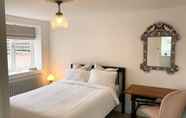 Bedroom 2 Harbourside - Luxury 2bed Cottage & Garden