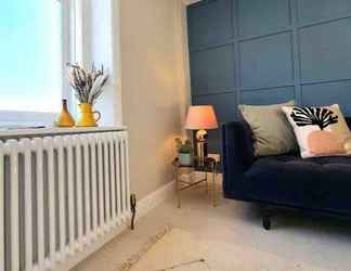 Lobby 2 Harbourside - Luxury 2bed Cottage & Garden