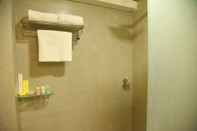 In-room Bathroom The Royal Castle Resort & Convention Centre, Rajkot