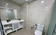 In-room Bathroom 5 La Maison Blanche Baku