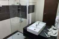 Phòng tắm bên trong Hotel Vila Raia