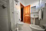In-room Bathroom Sorrento Sunset Home