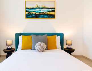 Bedroom 2 Maison Privee - Exclusive Luxury 3BR Apt with scenic views of Burj Al Arab