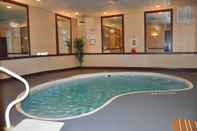 Kolam Renang Inn of the Dove - Luxury Romantic Suites with Jacuzzi & Fireplace at Harrisburg-Hershey