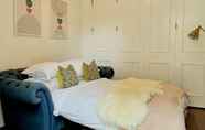 Bilik Tidur 4 Stylish 3 Bedroom Townhouse in Brockley With Large Garden
