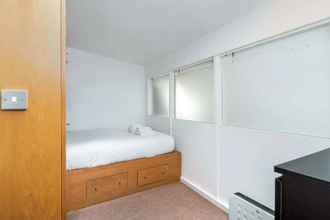 Bedroom 4 Stunning Art-deco Style 2 Bedroom Apartment in Fitzrovia