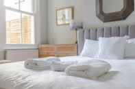 Bedroom Stylish 1 Bedroom Apartment in Nine Elms With Garden