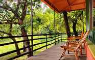 Ruang untuk Umum 6 Jungle Hut Resorts