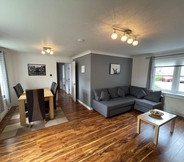 Ruang Umum 2 Beautiful 2-bed Apartment in Renfrew