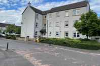 Exterior Beautiful 2-bed Apartment in Renfrew