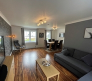 Ruang Umum 4 Beautiful 2-bed Apartment in Renfrew