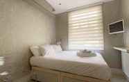 Bedroom 3 Charming 2-bed Apt With 2 Bathtub Central London