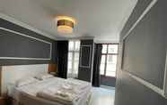 Bilik Tidur 4 Alyon Suite Hotel