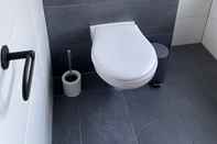 Toilet Kamar Hotel B&B Sint-Maria