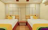 Kamar Tidur 6 Itsy By Treebo - Sri Sai Grand Inn