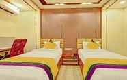 Kamar Tidur 5 Itsy By Treebo - Sri Sai Grand Inn