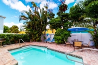 Swimming Pool The Retreat at Anna Maria Island Inn