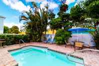 Kolam Renang The Retreat at Anna Maria Island Inn