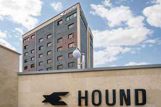 Bangunan 4 Hound Hotel