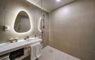 Toilet Kamar 2 Hound Hotel