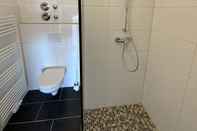 In-room Bathroom City Apartments Wilhelmshaven