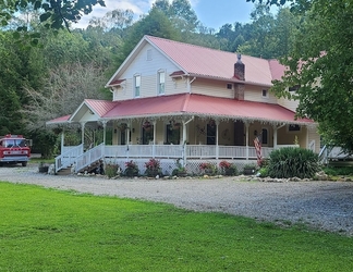 Exterior 2 Misty Mountain Inn