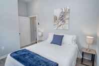 Kamar Tidur Cozy and Lovely 2BR 2BA Apt#a Near Lively Downtown