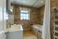 In-room Bathroom Charming 3-bed House in Lytham Saint Annes