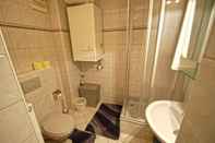 In-room Bathroom Apartment Kreuzgasse - TOP 2 in the Town of Zell