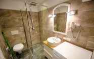 In-room Bathroom 7 Deluxe Studio Kaprun TOP 23