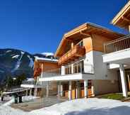 Bangunan 2 Ski Chalet Jim 300 m From ski Lift