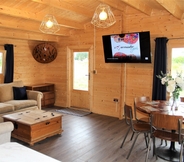 พื้นที่สาธารณะ 6 Stunning 5-bed Cabin in Ashton Under Hill