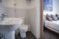 Toilet Kamar Fisherman's Way - 2 Bed Apt - SA1 Swansea
