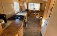 Restoran 5 Adorable 2 Bedroom Holiday Home in Clacton-on-sea