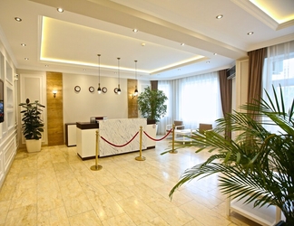 Lobby 2 Miraj Hotel