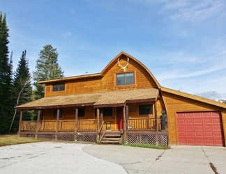 Exterior 2 Red Cedar Cabin