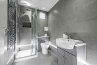 Toilet Kamar Stunning 2-bed Apartment in Camberley