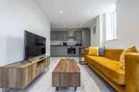 Common Space Stunning 2-bed Apartment in Camberley