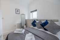 Bedroom Impeccable 2-bed Apartment in Camberley