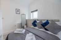 ห้องนอน Impeccable 2-bed Apartment in Camberley