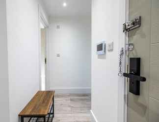 Lobi 2 Remarkable 2-bed Apartment in Camberley