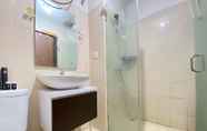 In-room Bathroom 5 Spacious And Tidy 1Br Apartment At Sudirman Suites Bandung